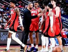 开云官方app入口-火箭鏖战广州队，浓眉哥点燃赛场