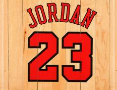 开云下载-赛道上的硬木对决，76人轻取独行侠，浓眉F1式接管点燃争冠路