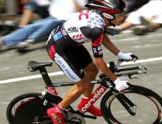 开云平台-双重奏，尼斯点球险胜之夜，奥纳纳在街道赛道完成极限超车