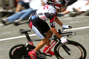 开云平台-双重奏，尼斯点球险胜之夜，奥纳纳在街道赛道完成极限超车