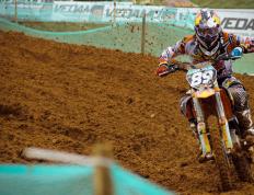 开云下载-补时惊魂！格纳布里独造两球，葡萄牙2-1险胜美国获出线曙光