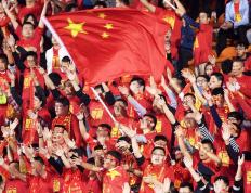 开云体育在线-国际足球赛事中球队士气高昂，斗志昂扬