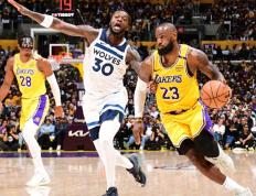 开云官方app入口-詹姆斯再砍三双湖人2-2追平火箭