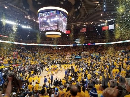 开云体育-NBA比赛中发生的激烈对垒场面回顾
