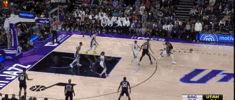 开云体育-NBA比赛中发生的激烈对垒场面回顾