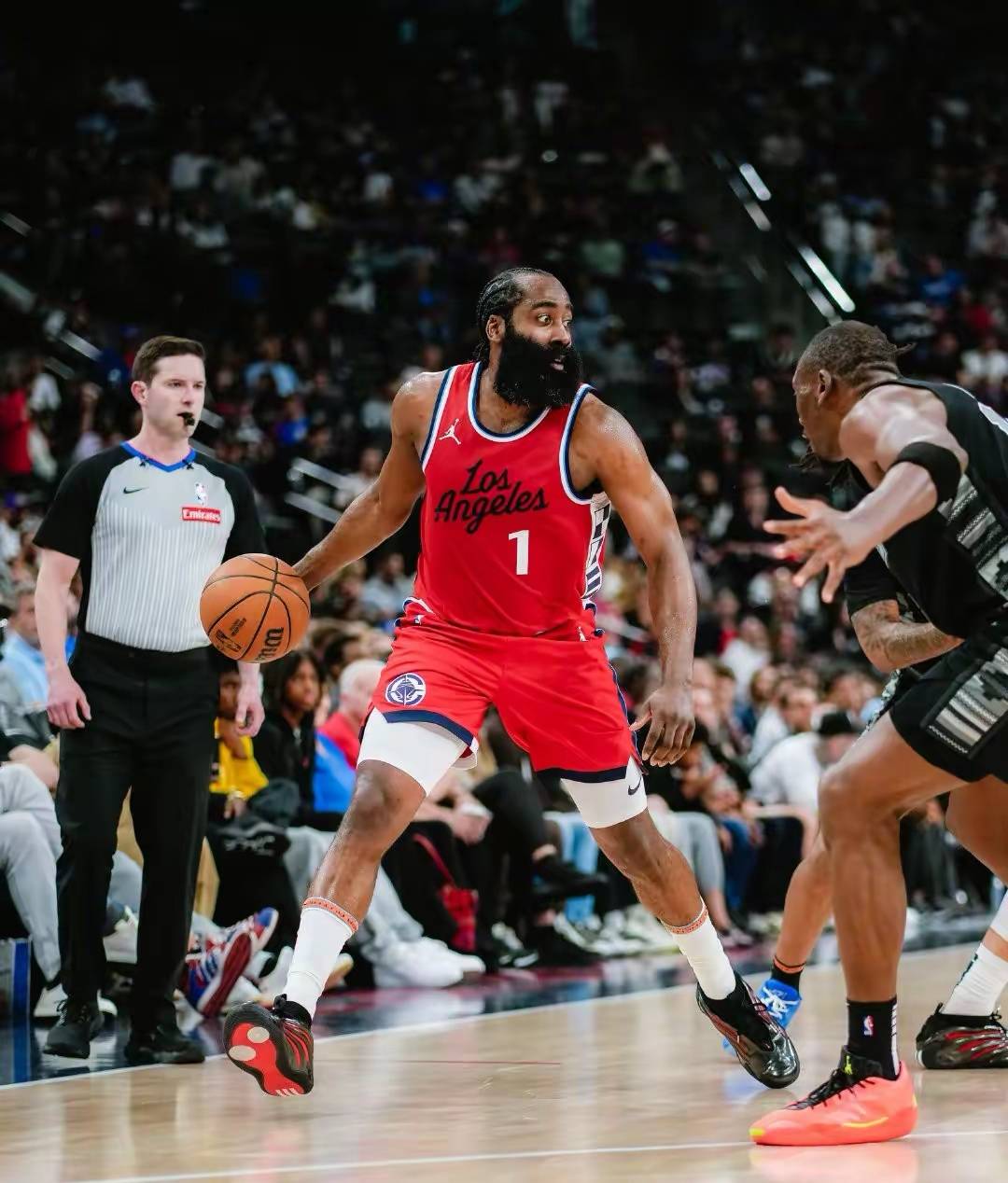 开云体育-NBA球队经历连胜，领跑积分榜