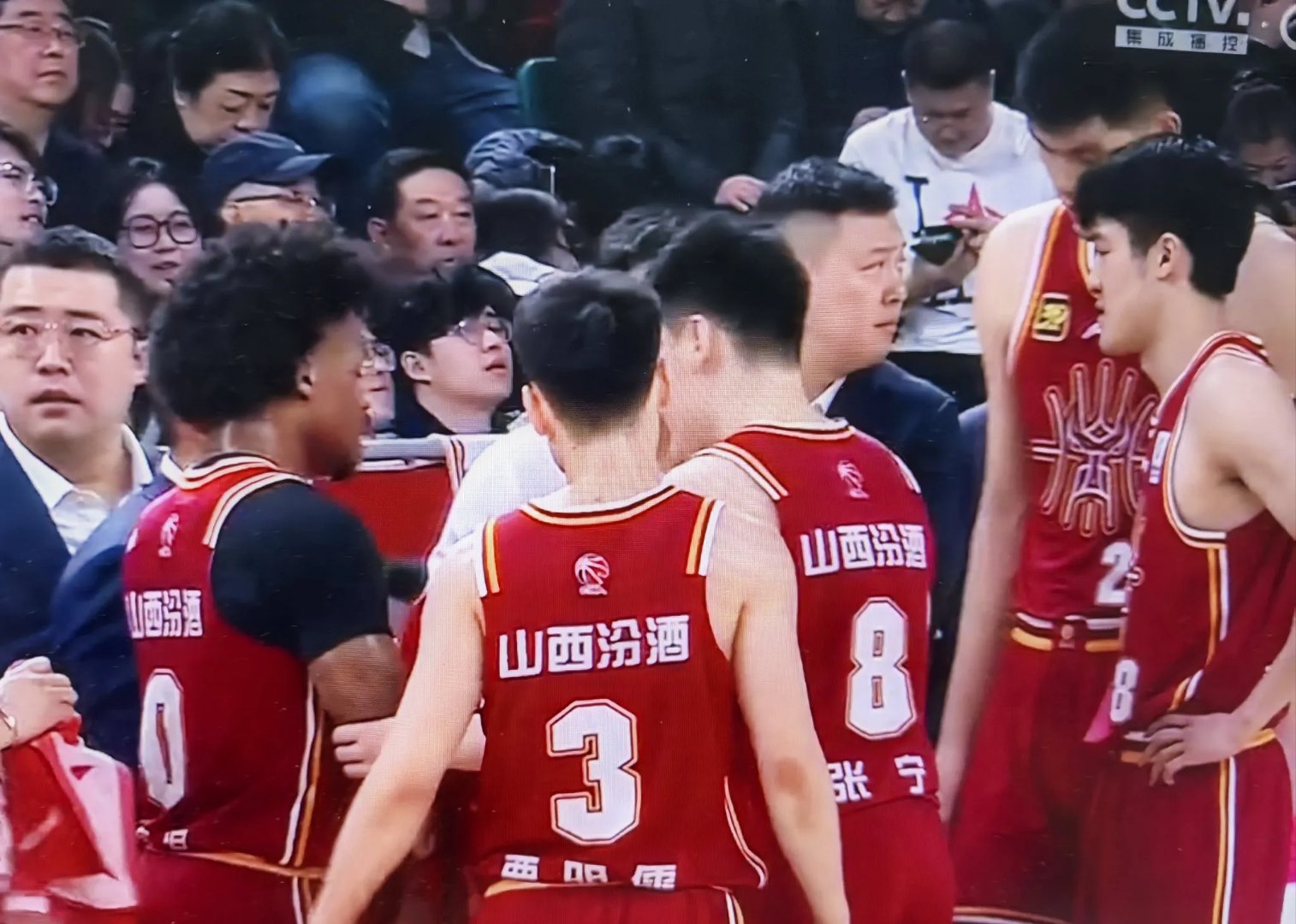 开云平台-客场征战，球队困难重重却不畏艰难