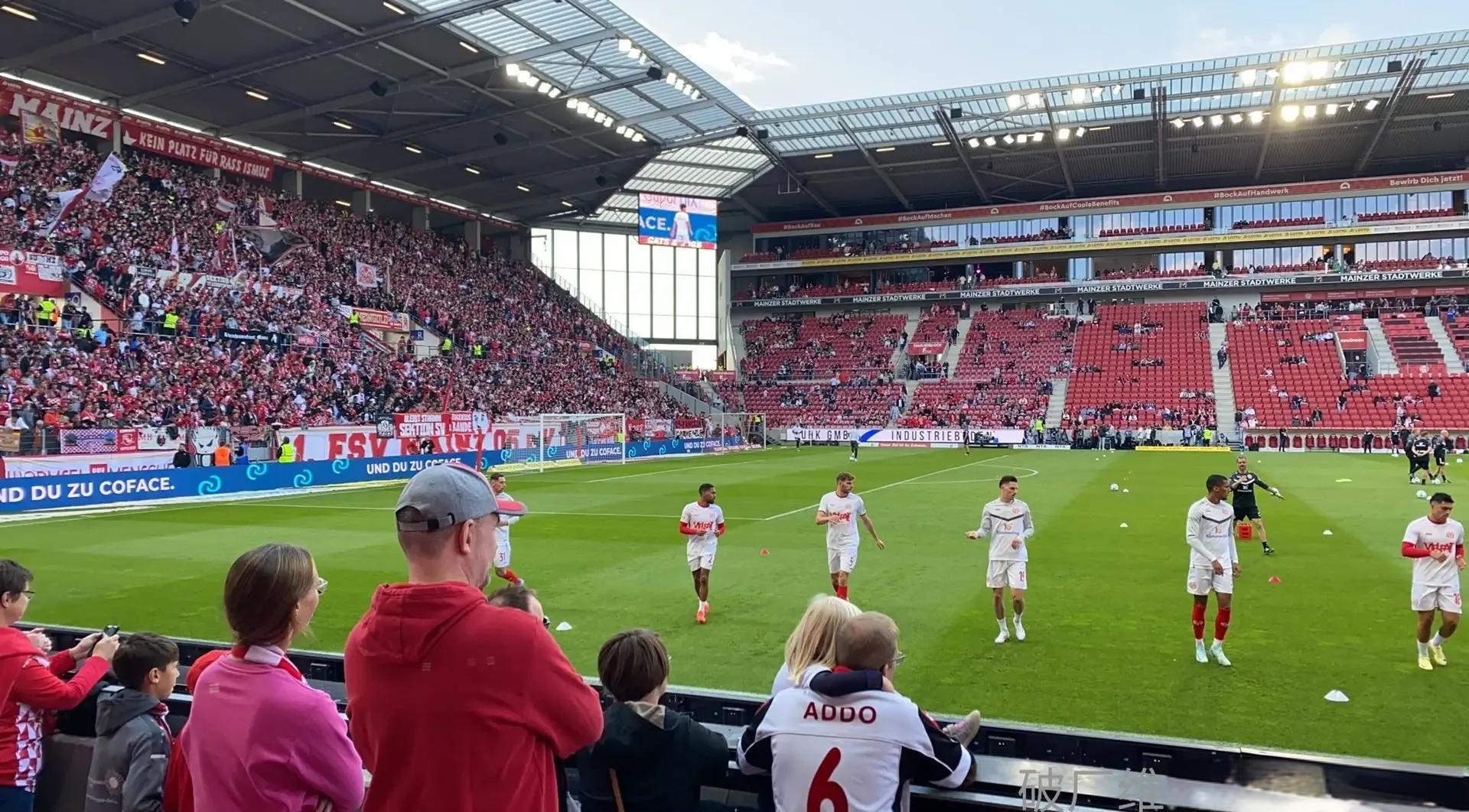 开云体育官网-奥格斯堡主场连胜,保持不败战绩