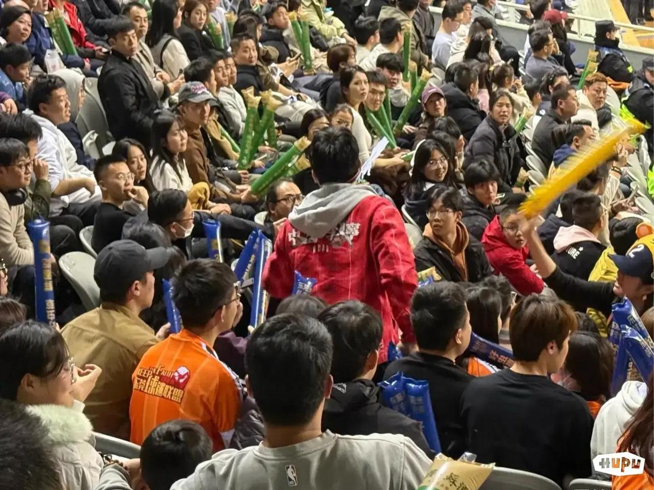 开云体育官方网站-火爆的比赛现场吸引了大批球迷观看,气氛热烈的简单介绍