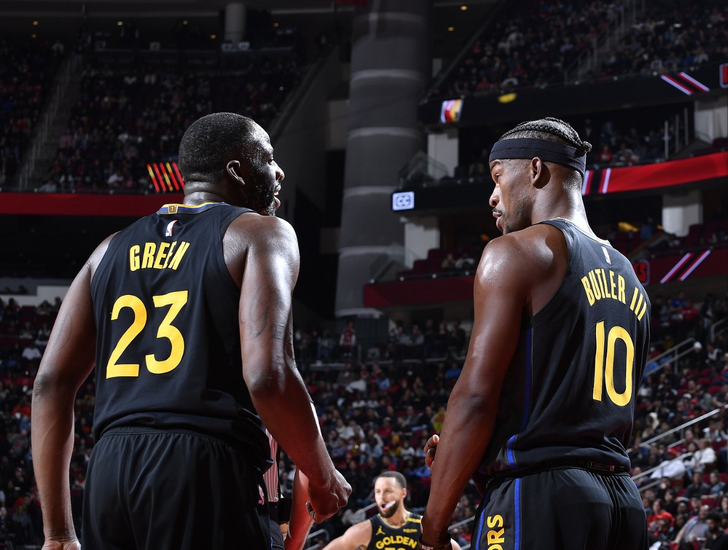 开云体育下载-雄鹿连胜终结,遭遇湖人逆袭