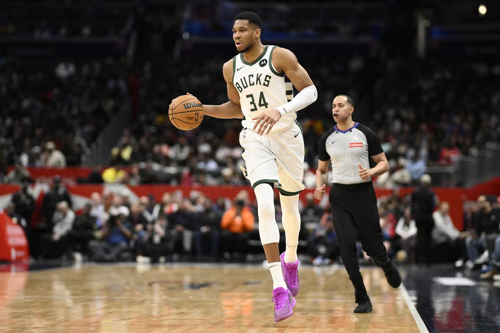 开云体育下载-雄鹿连胜终结,遭遇湖人逆袭