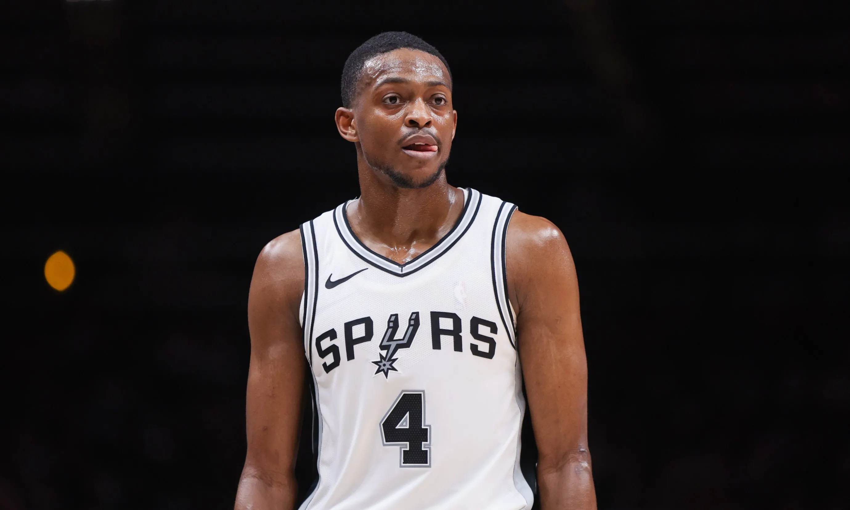 开云体育在线-马刺战胜奇才,德罗赞关键时刻挺身而出