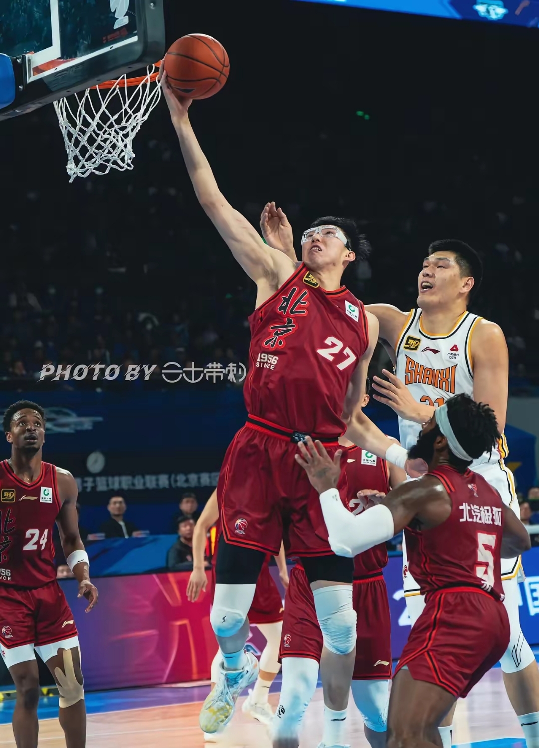 开云官网-快船翻盘篮网，周琦统治全场