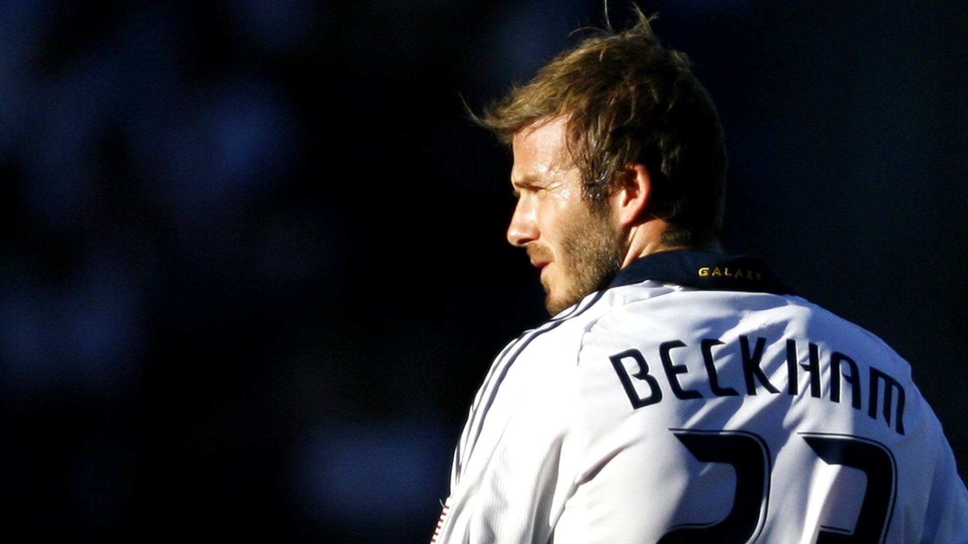 开云体育登录-绿茵封神,红土蹉跎,德约科维奇温网高光背后的唯一性密码